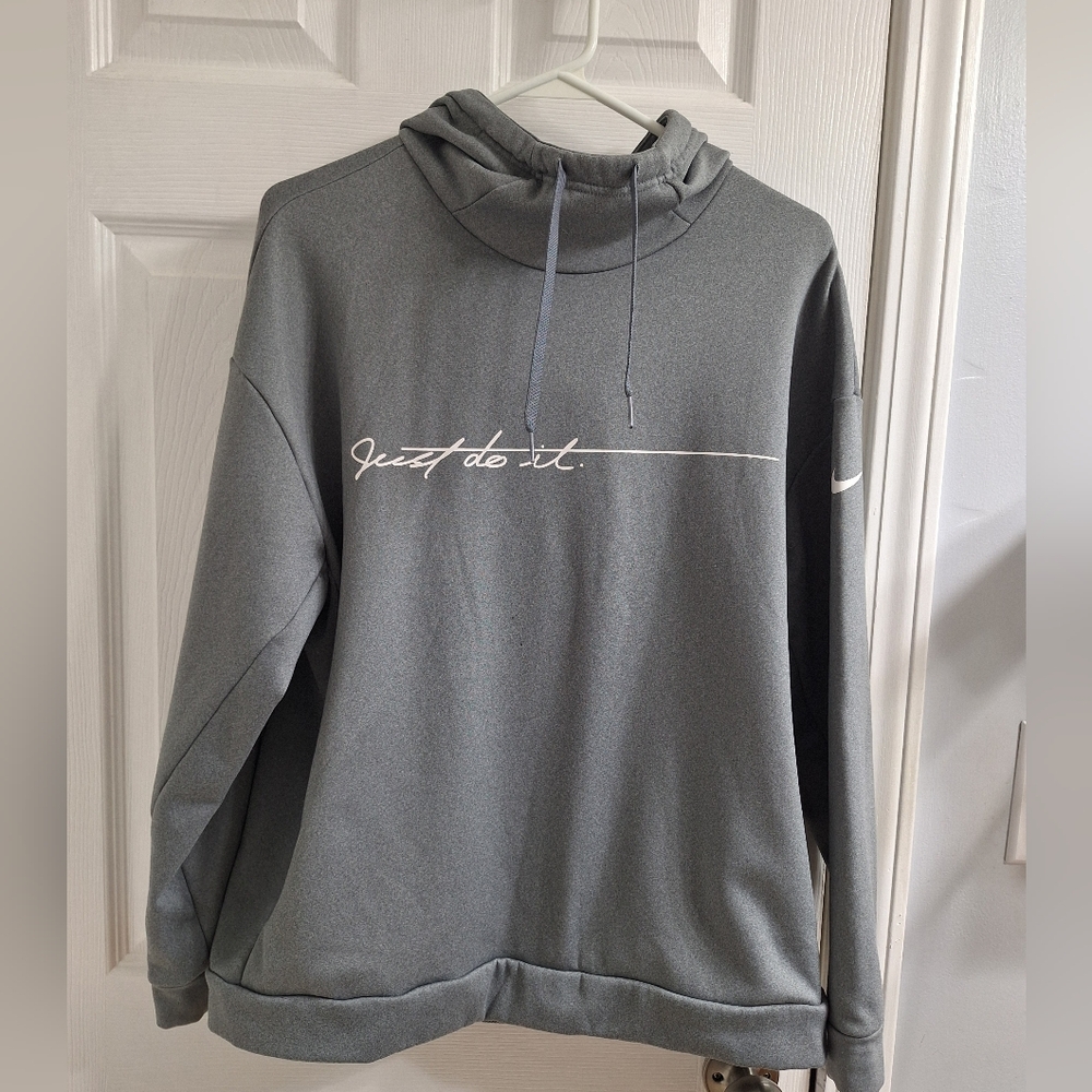 Womens NIKE Therma Hoodie Medium Gray Like New‎ Stretch Sporty